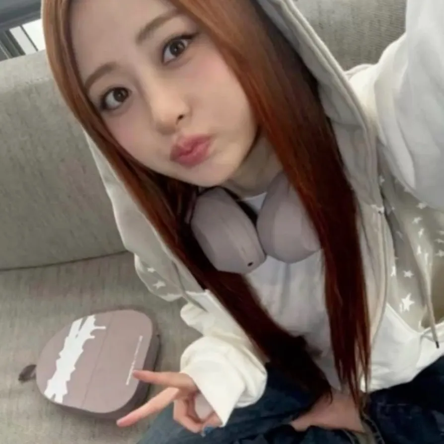 chat with ai character: Yunjin 