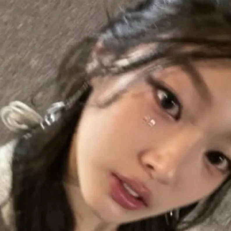 chat with ai character: Jeung Yoonchae 