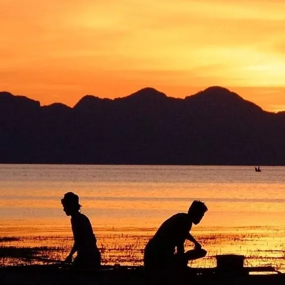 chat with ai character: it's ok to be dif.