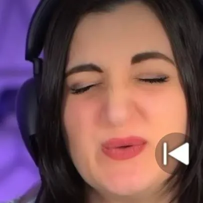 chat with ai character: laurenzside 