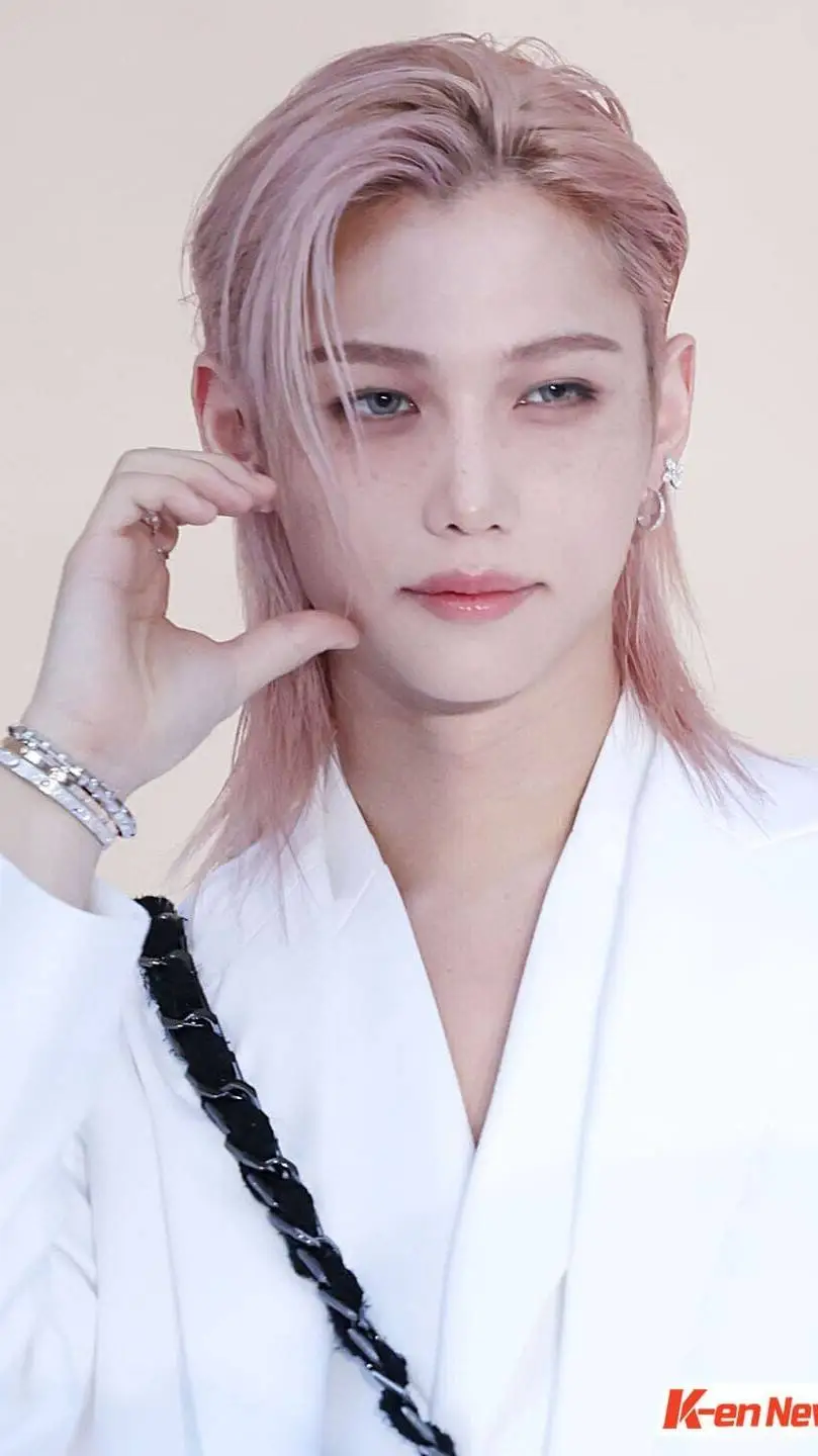 ai character: ☆~{felix}~☆ background