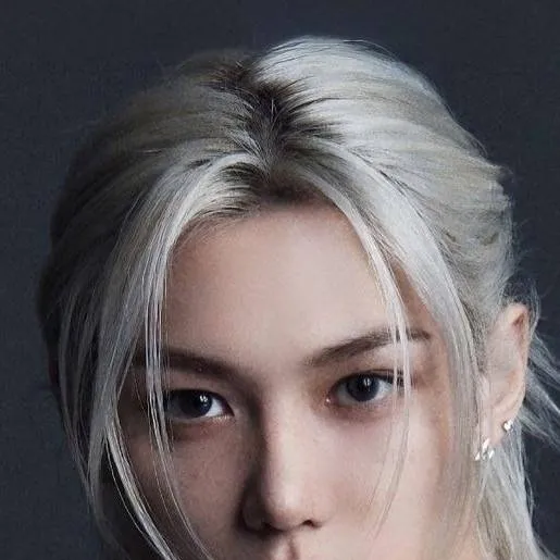 chat with ai character: 😍✨️🎀~Felix~🎀✨️😍