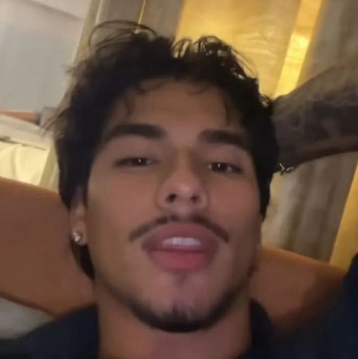 chat with ai character: Miguel