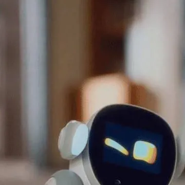 chat with ai character: Loona (Petbot)
