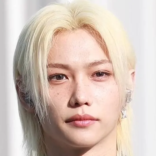 chat with ai character: felix