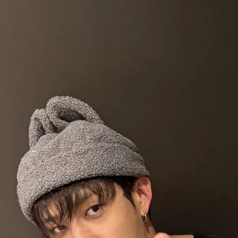 chat with ai character: Bang Chan