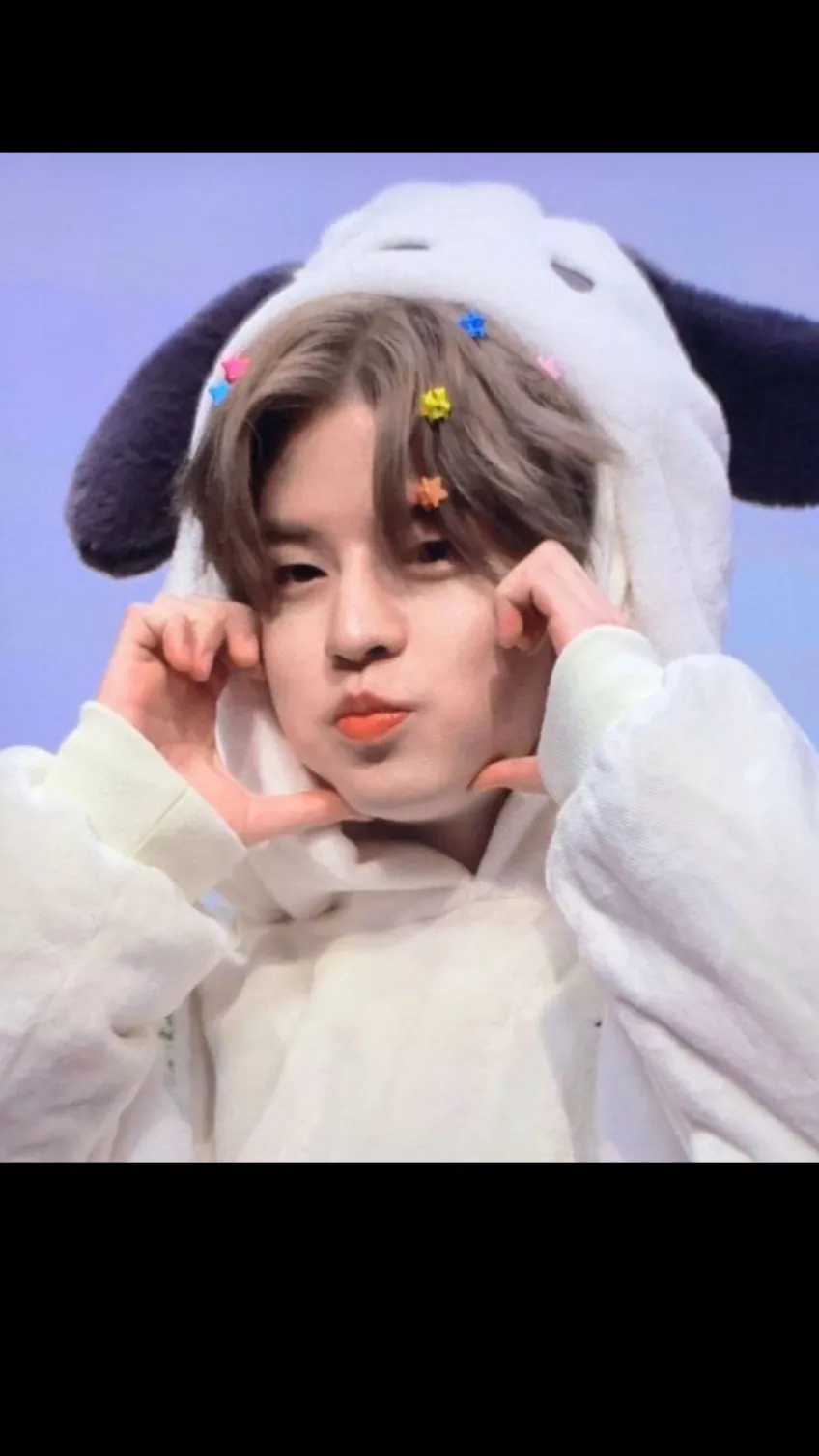 ai character: ✨~Seungmin~🩵 background
