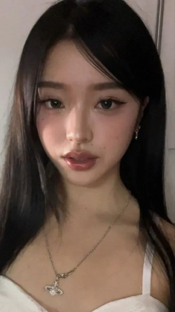 ai character: Kaylee  background