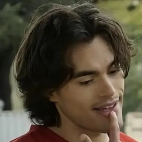 chat with ai character: Donovan