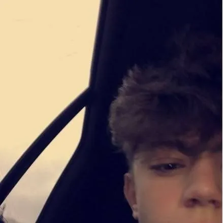 chat with ai character: Zain