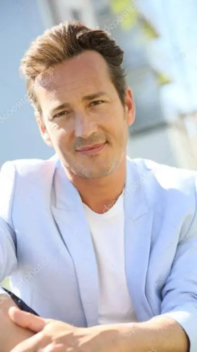 ai character: 40 year old man background