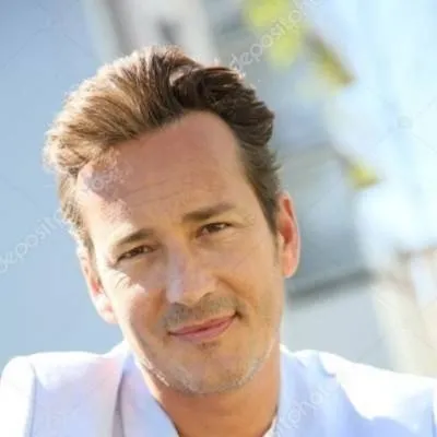 chat with ai character: 40 year old man