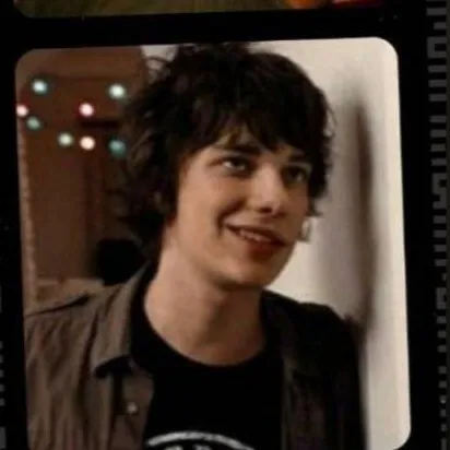 chat with ai character: Rodrick Heffley 