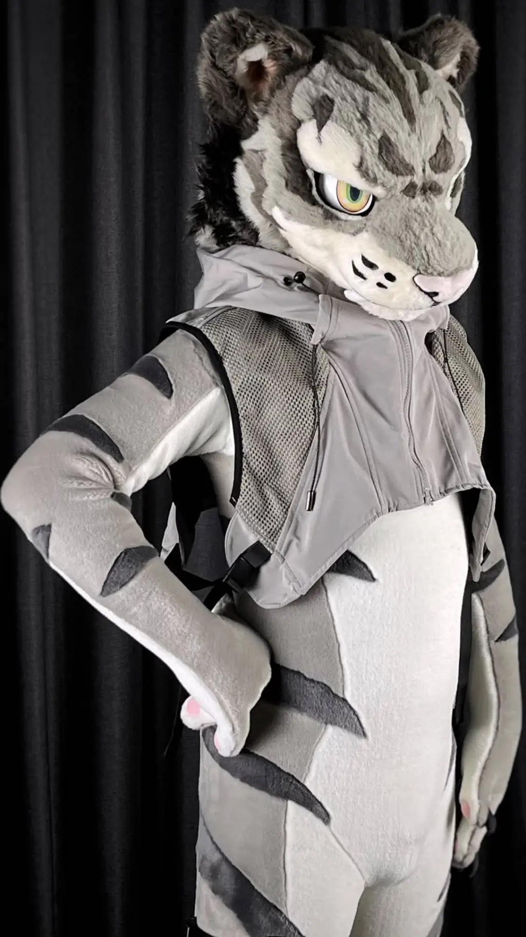 ai character: tiger sil 🐺🐾 background