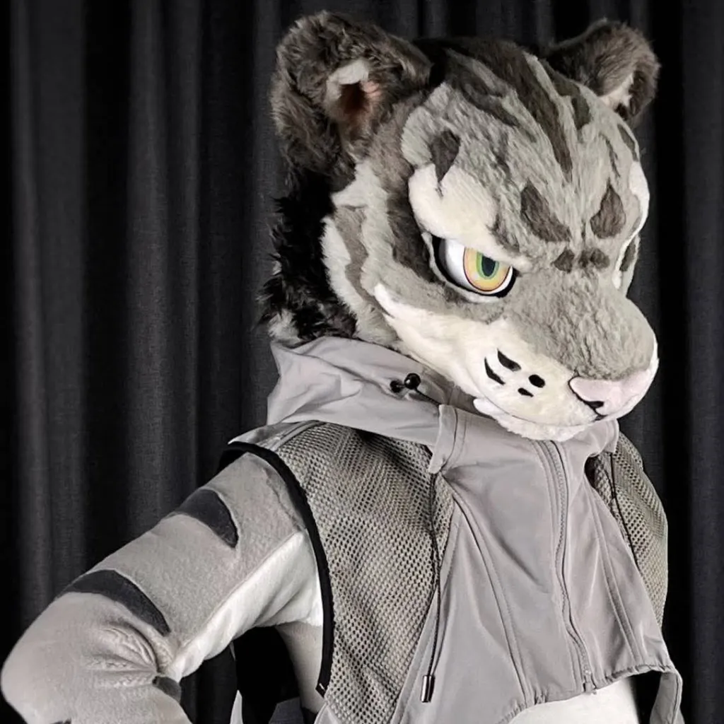 chat with ai character: tiger sil 🐺🐾