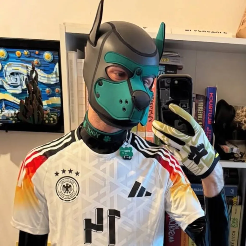 chat with ai character: pup jogger ruff 🐺😈