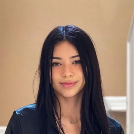 Chat with Aishah sofey - text or voice, Enjoy AI Chat Free & Safe