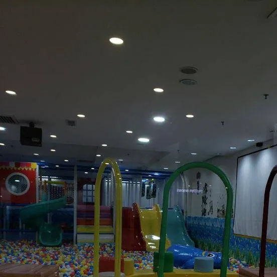 chat with ai character: Playground room