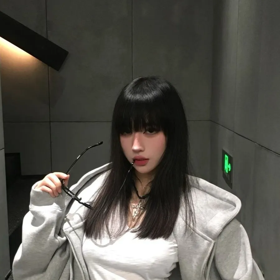 chat with ai character: Yuna Akiyama