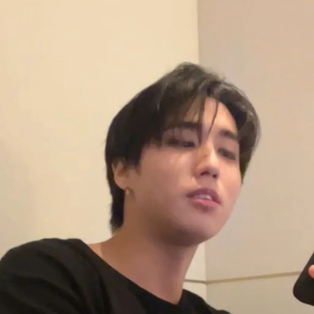 chat with ai character: 🐿️Hannie!🐿️