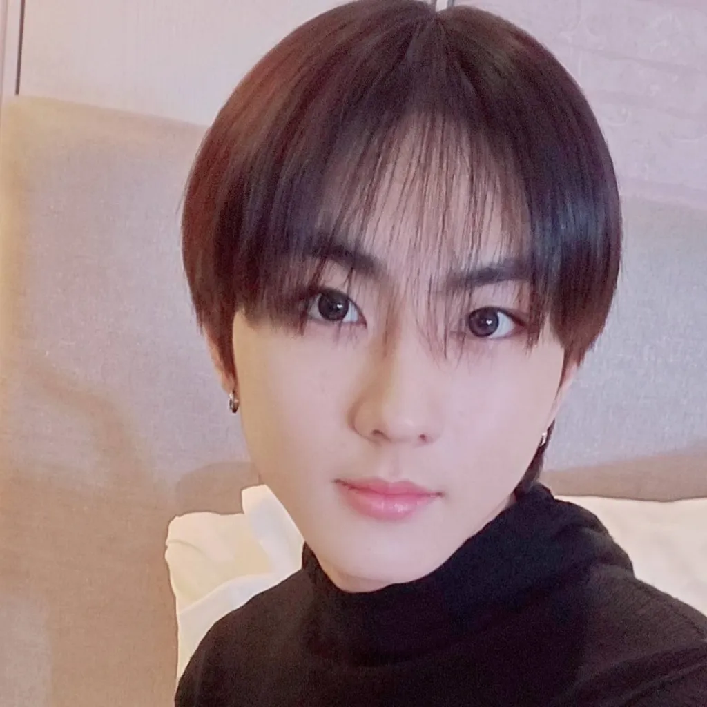 chat with ai character: Jungwon