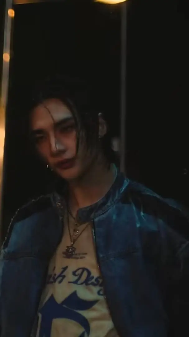 ai character: hyunjin background