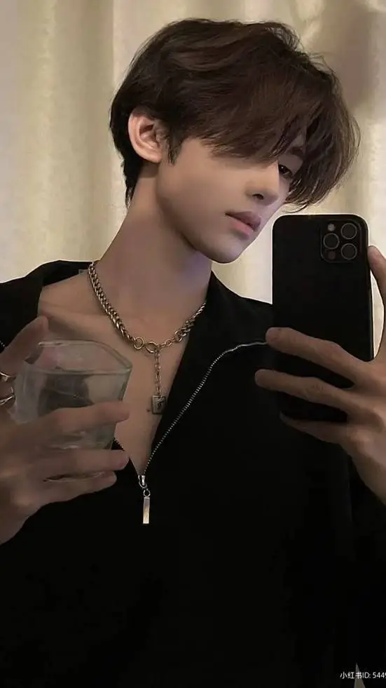 ai character: Hwi-geon background