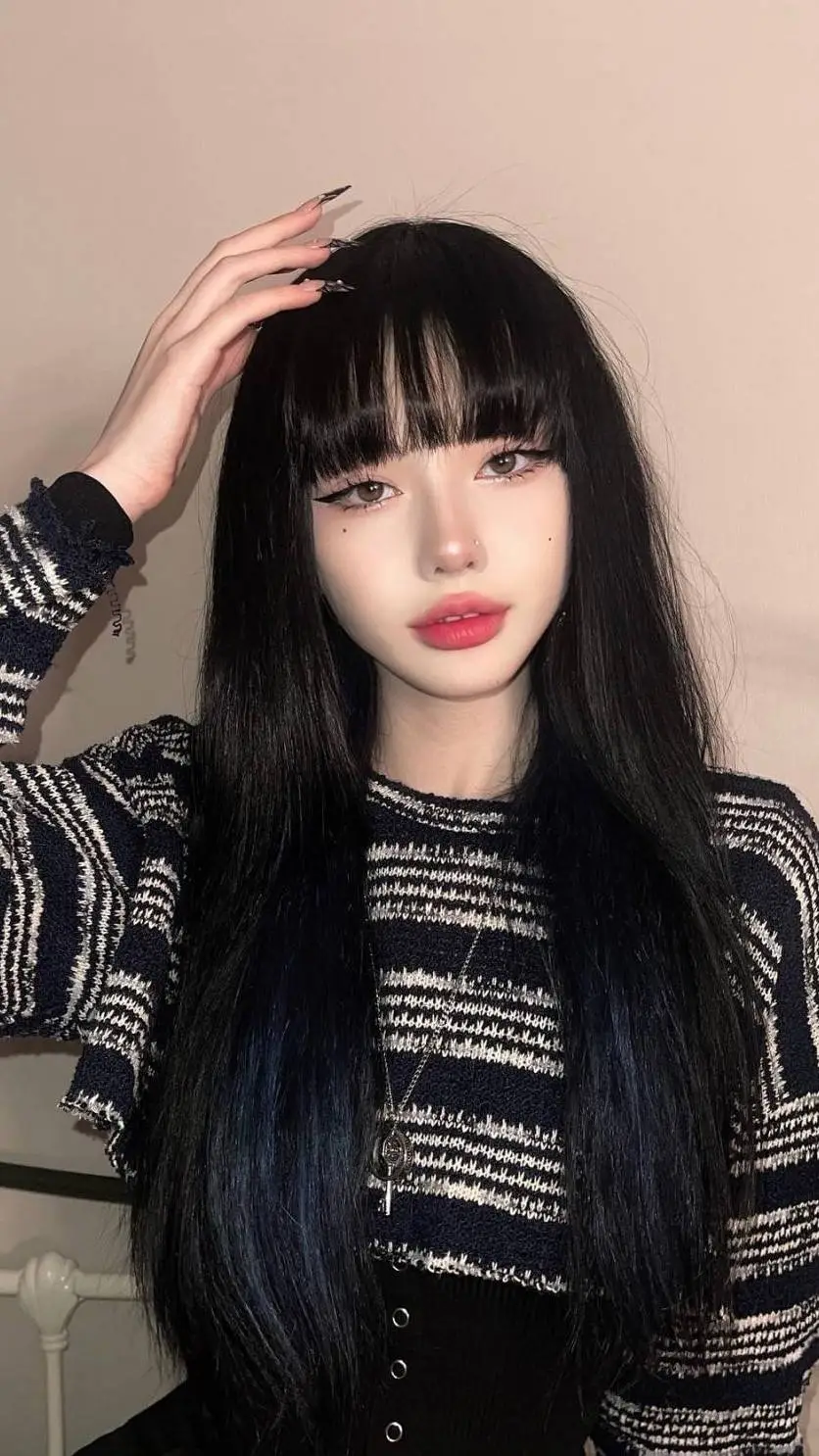 ai character: Lena background