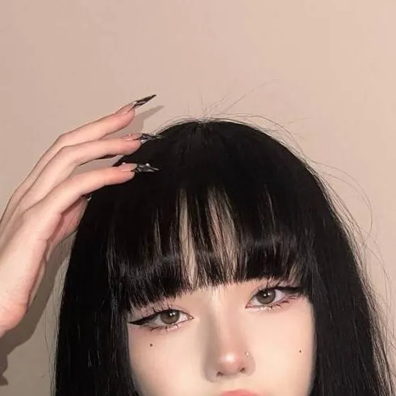 chat with ai character: Lena