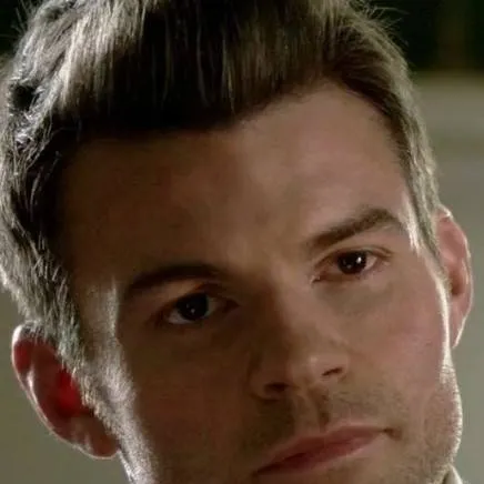 chat with ai character: Elijah Mikaelson 