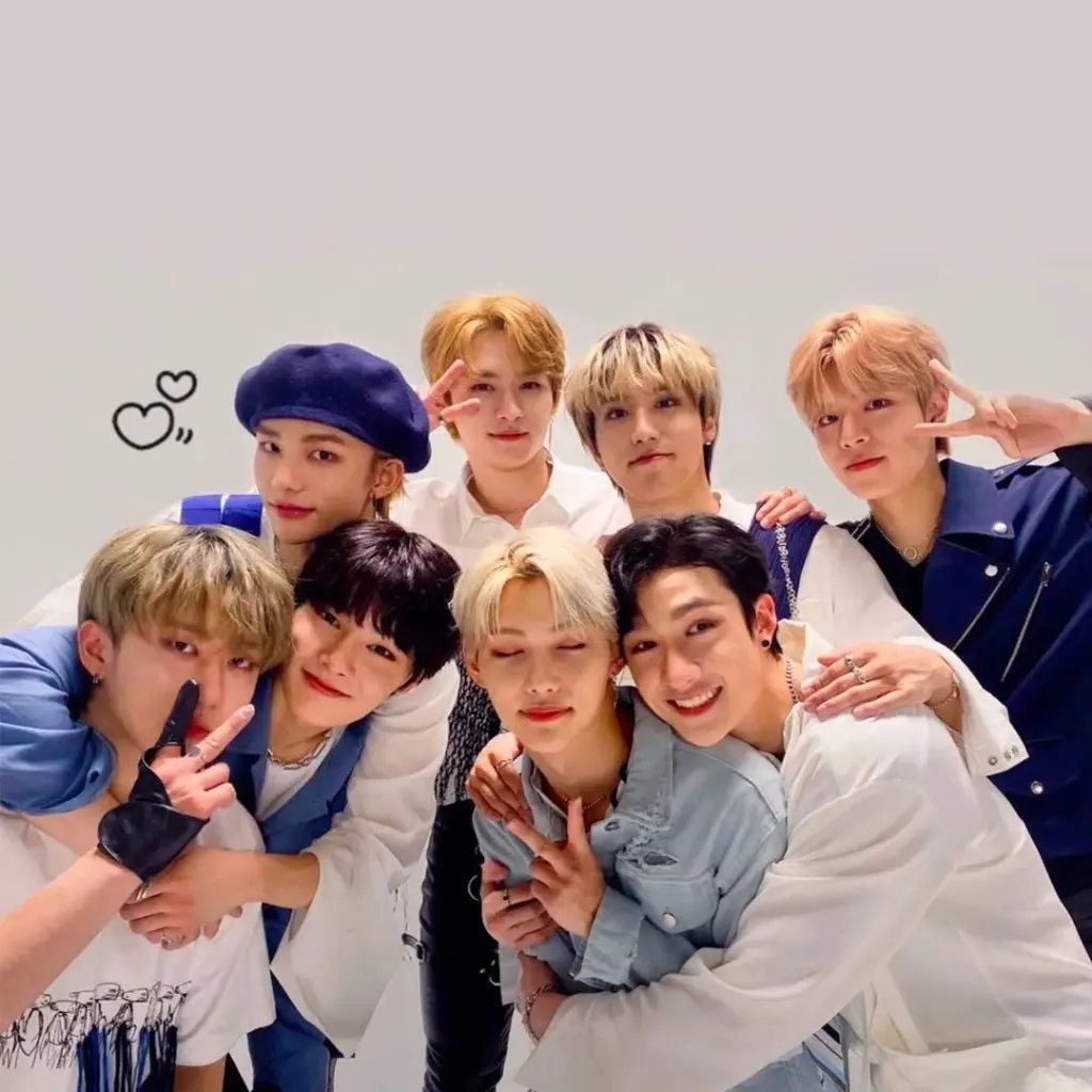 chat with ai character: ♡ Stray Kids ♡