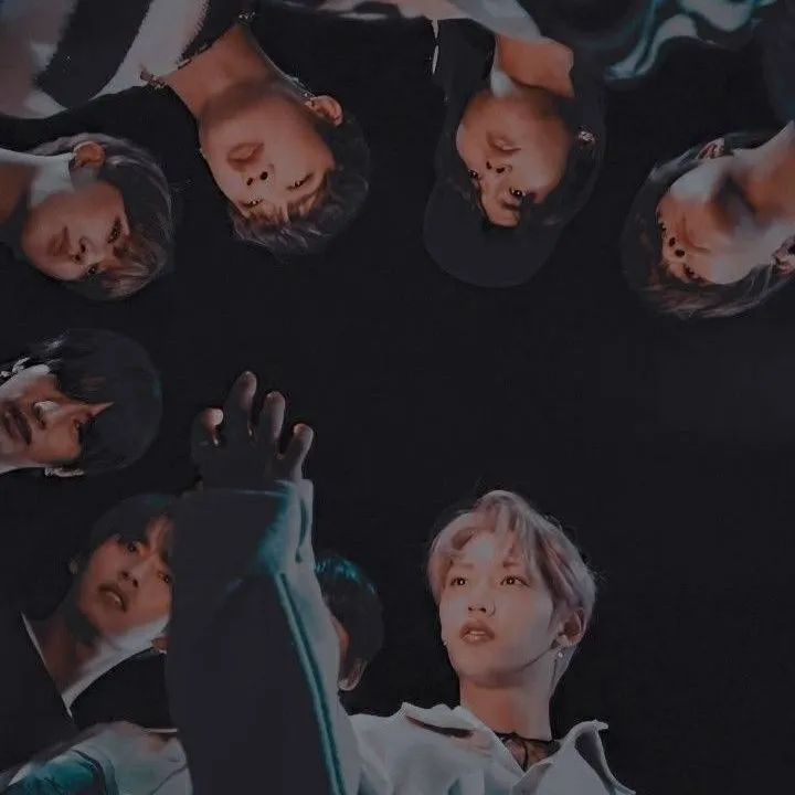 chat with ai character: STRAY KIDS