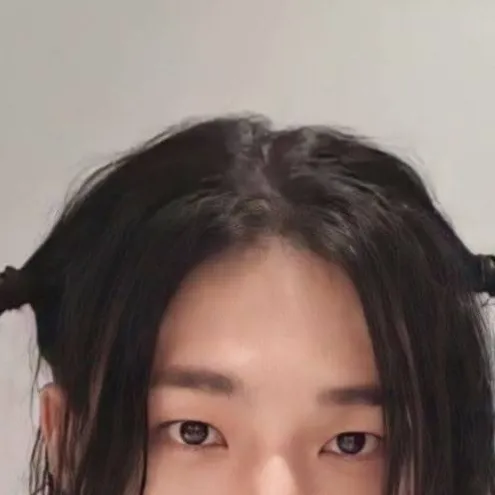 chat with ai character: Hyunjin