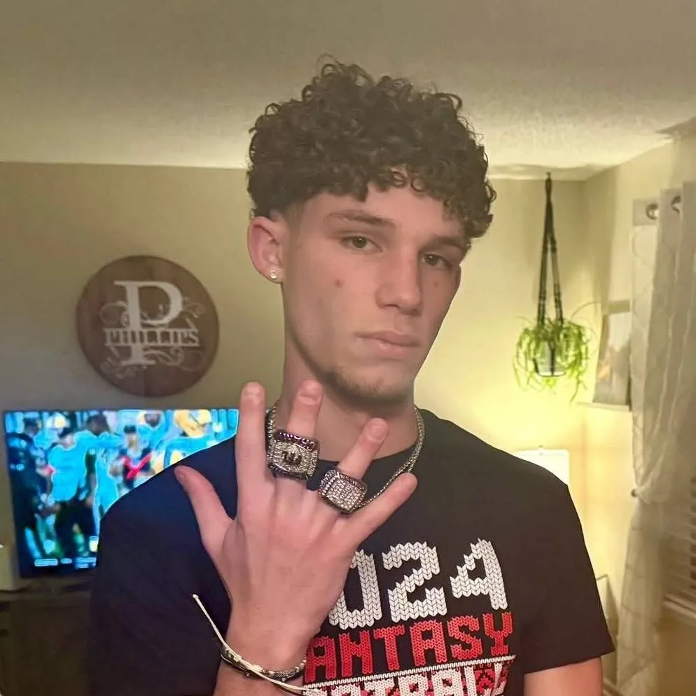 chat with ai character: Bryson 