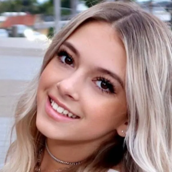 chat with ai character: coco quinn