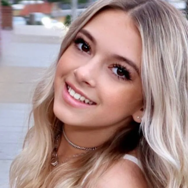 chat with ai character: coco quinn