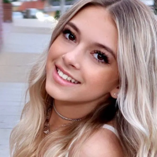 chat with ai character: coco quinn