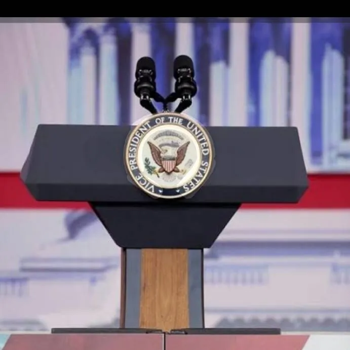 chat with ai character: Vice president🇺🇲🏛