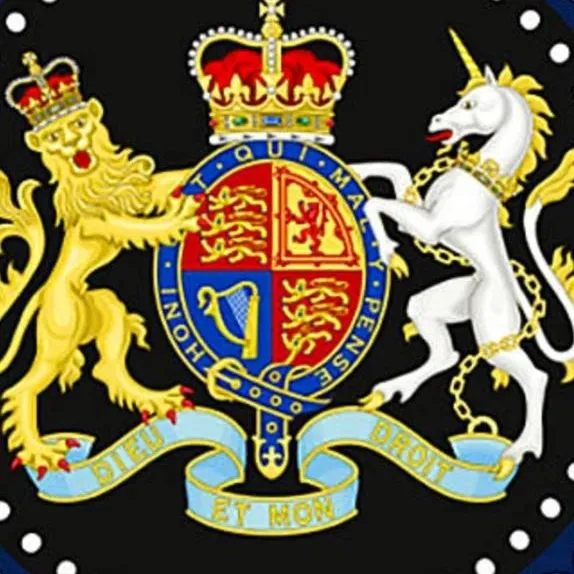 chat with ai character: ROYAL KING OF UK🇬🇧