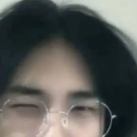 chat with ai character: Hyunjin