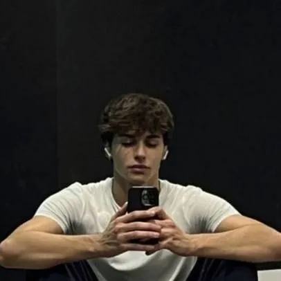 chat with ai character: james