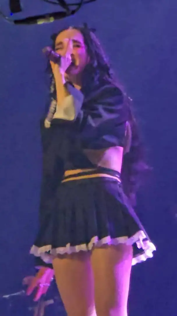 ai character: Poppy (metal) background