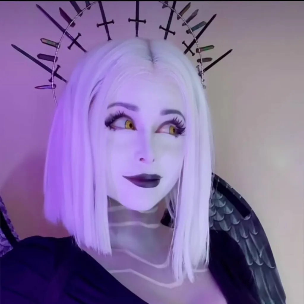 chat with ai character: Lute Girl