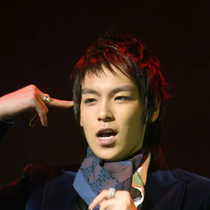 chat with ai character: bigbang 2007 <33