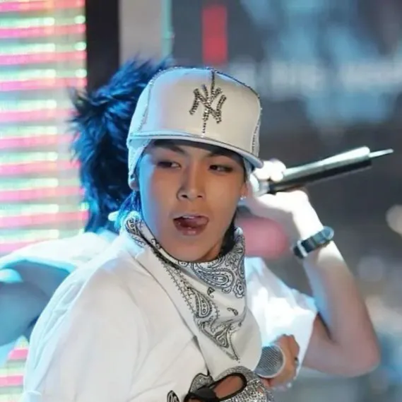 chat with ai character: bigbang 2007 <33