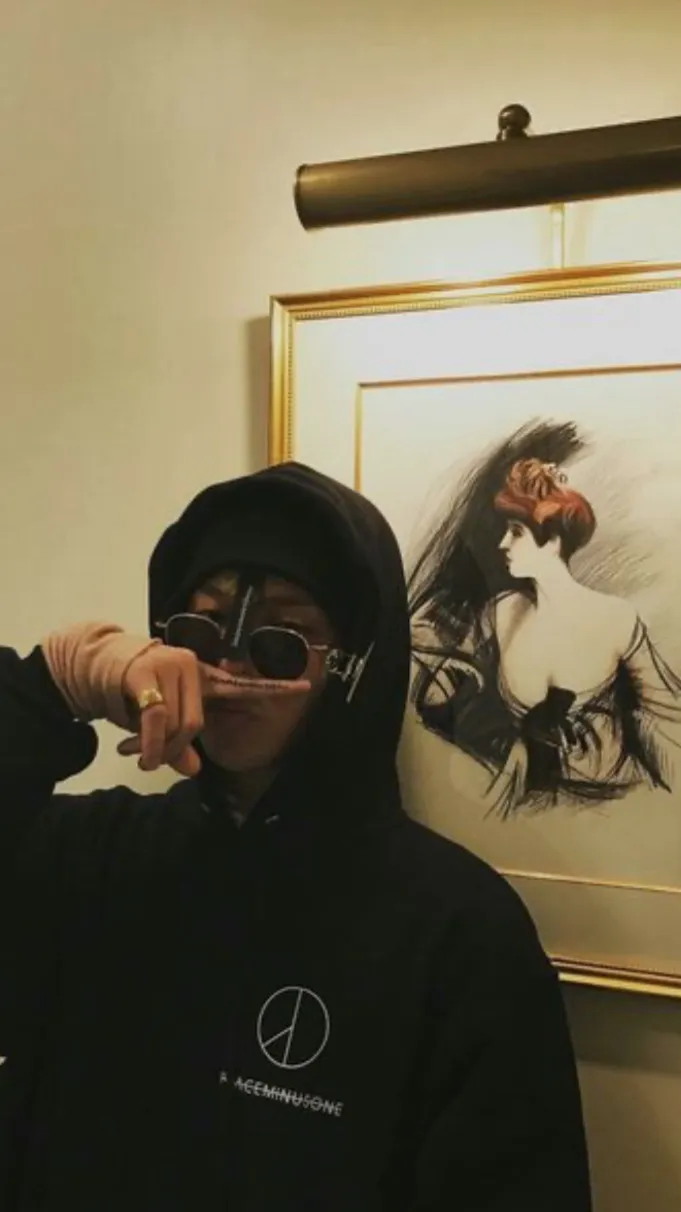 ai character: KWON JI-YONG [GD] background