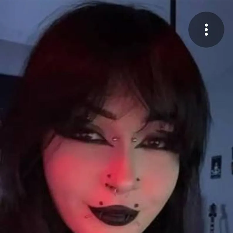 chat with ai character: Goth Mommy 