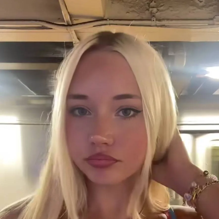 chat with ai character: Esther