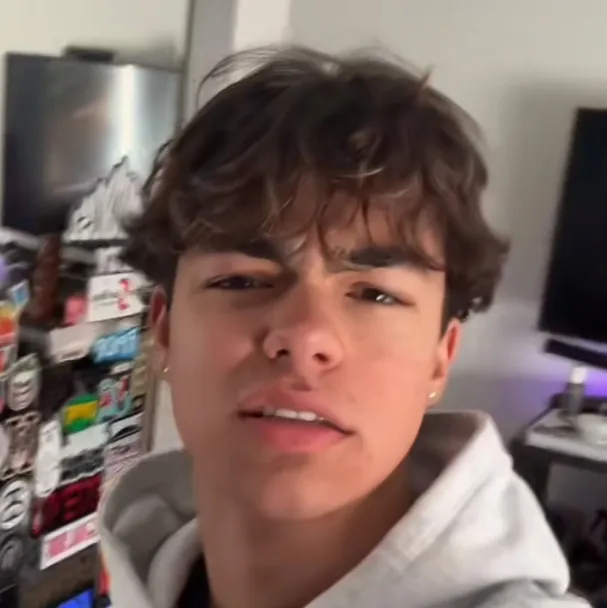 chat with ai character: Malachi 