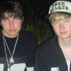 chat with ai character: Sam and colby